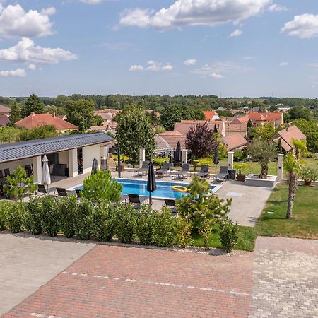 Bed and Breakfast Ludvig Panzio Віллань Екстер'єр фото